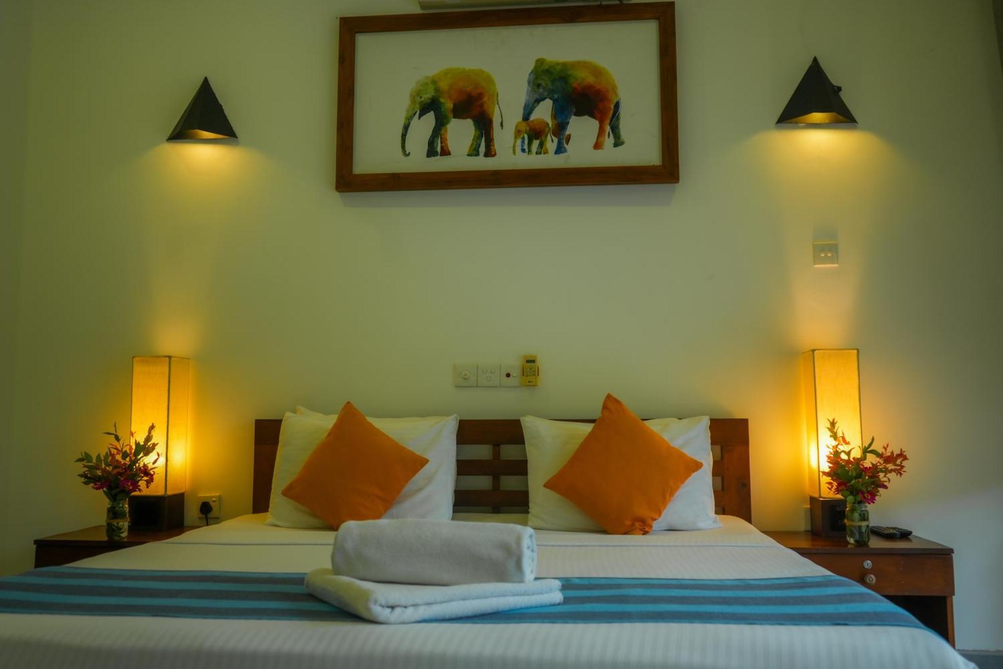 Hotel Athgira Udawalawe Exteriör bild