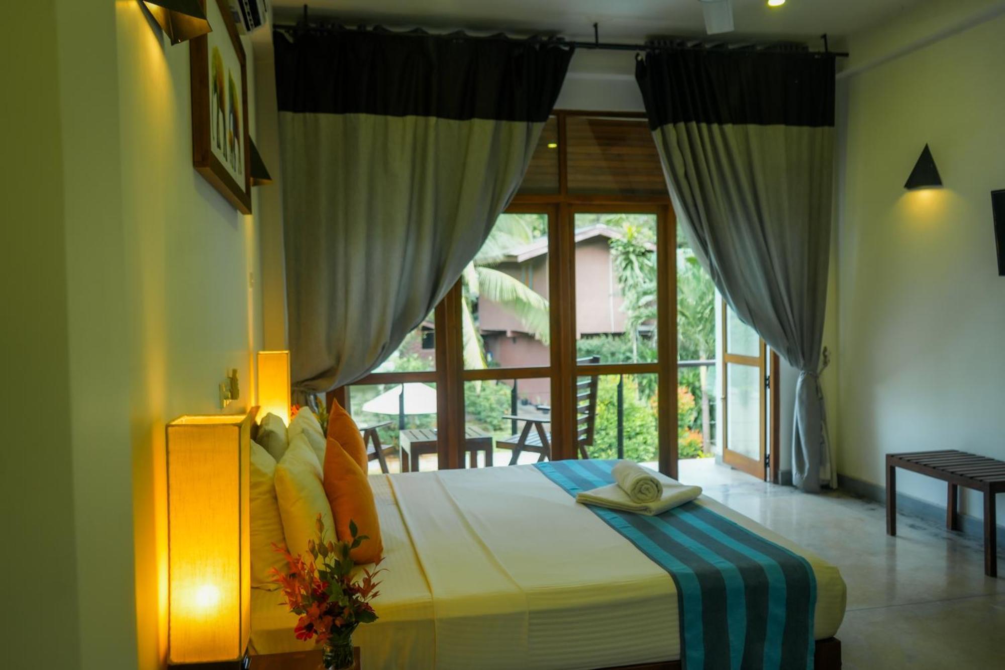 Hotel Athgira Udawalawe Exteriör bild