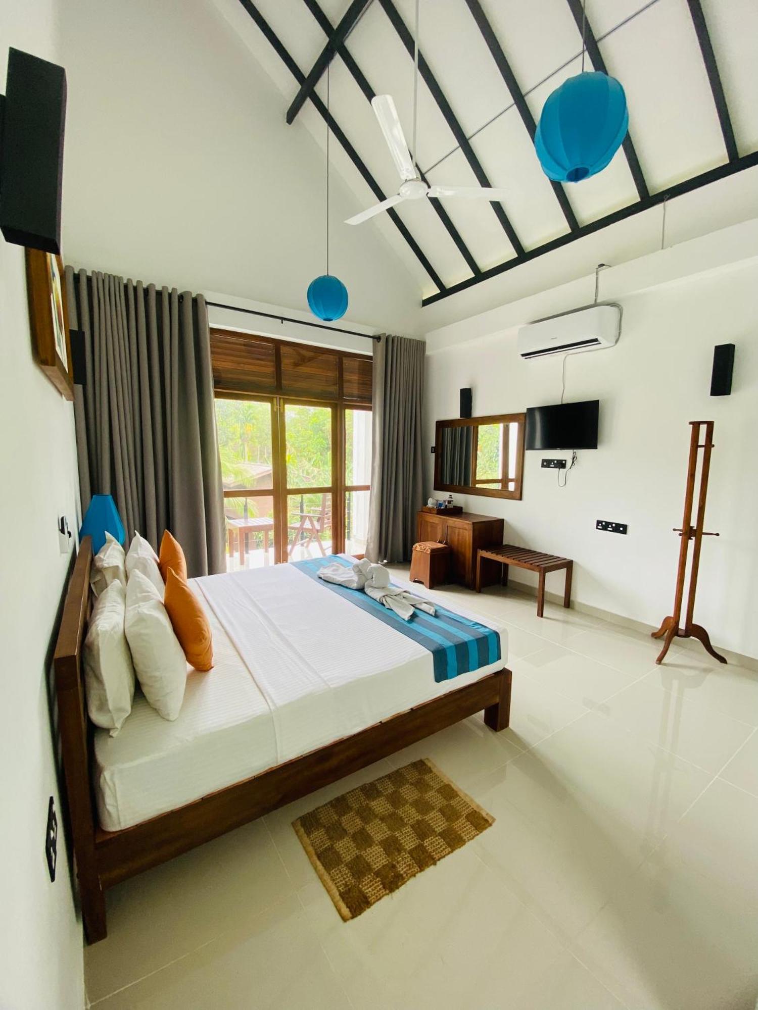 Hotel Athgira Udawalawe Exteriör bild