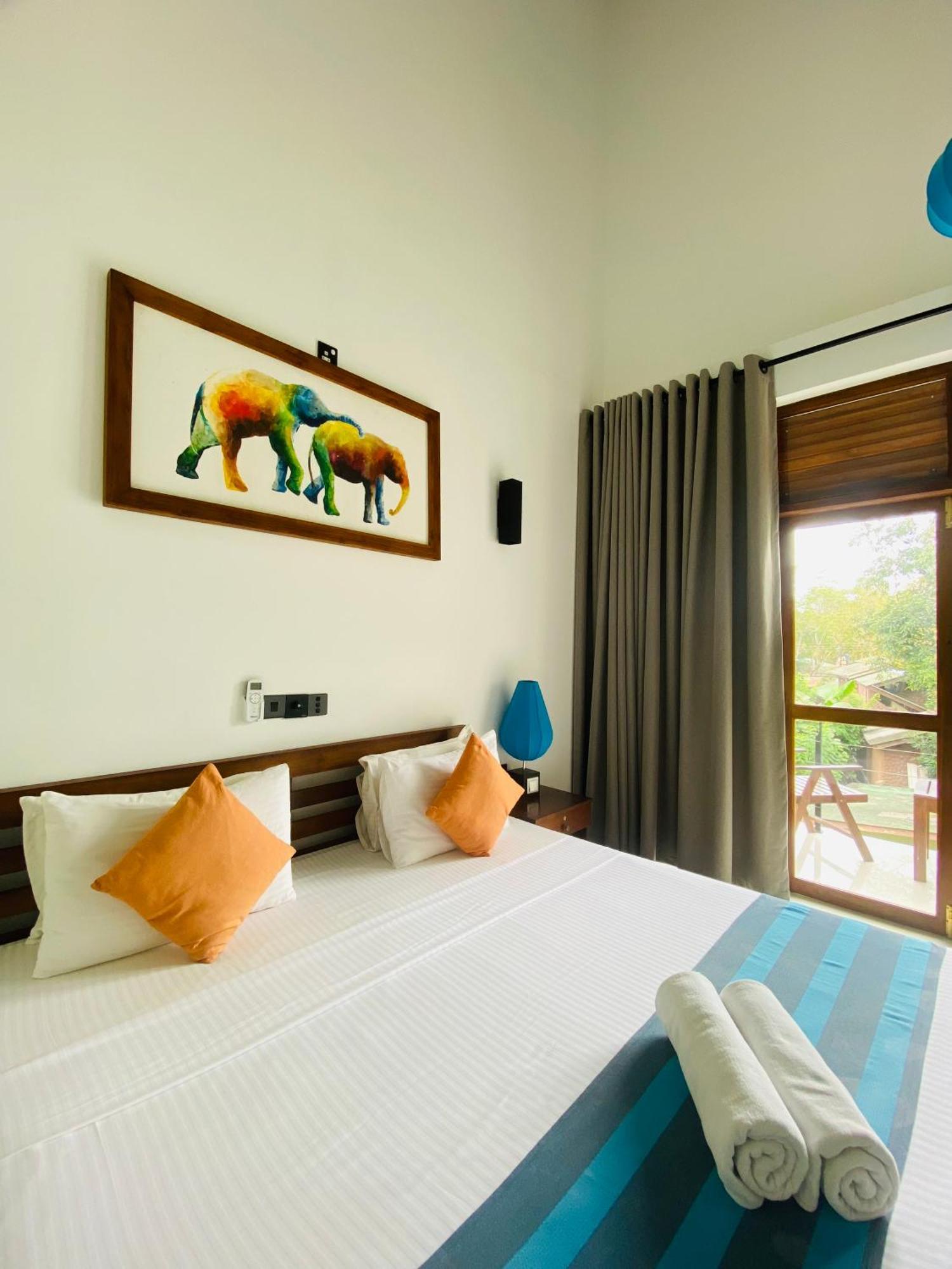 Hotel Athgira Udawalawe Exteriör bild
