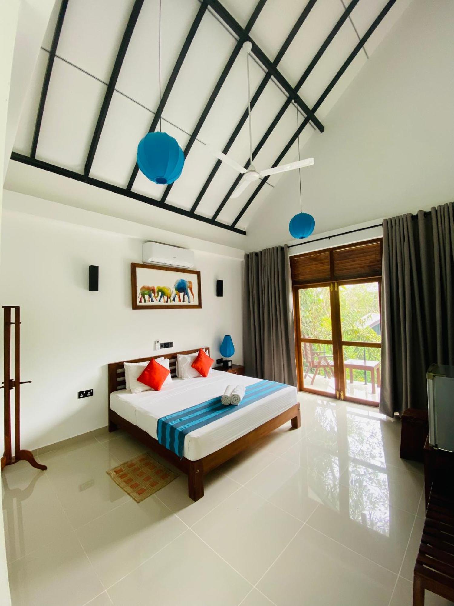 Hotel Athgira Udawalawe Exteriör bild